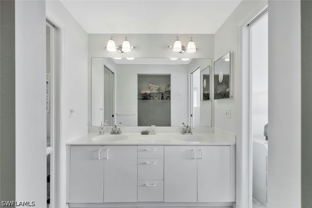 186 Gabriel CIR 3909, Naples, FL 34104