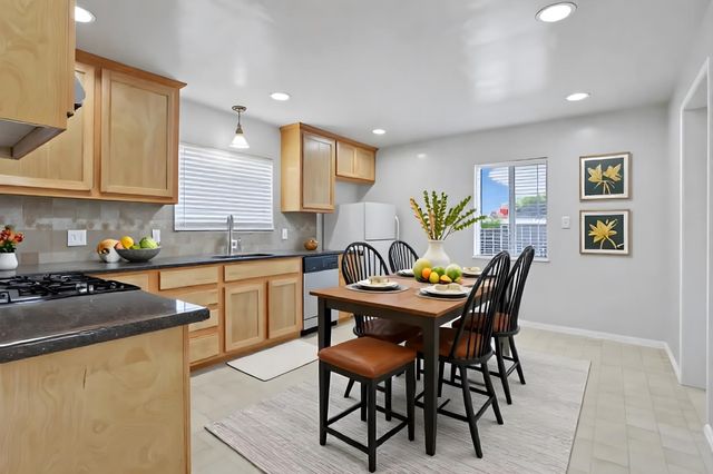 810 Edythe St, Manteca, CA 95337