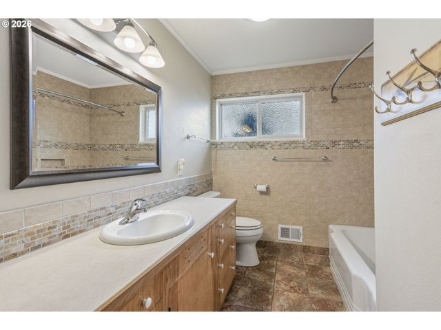 5319 Nw WALNUT St, Vancouver, WA 98663