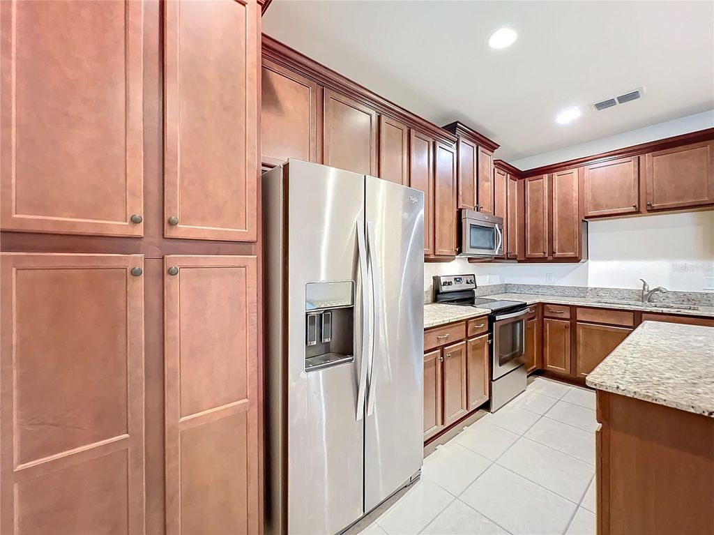 Image 11 of property listing at 10059 EAGLE CREEK CENTER BOULEVARD, Orlando, FL 32832