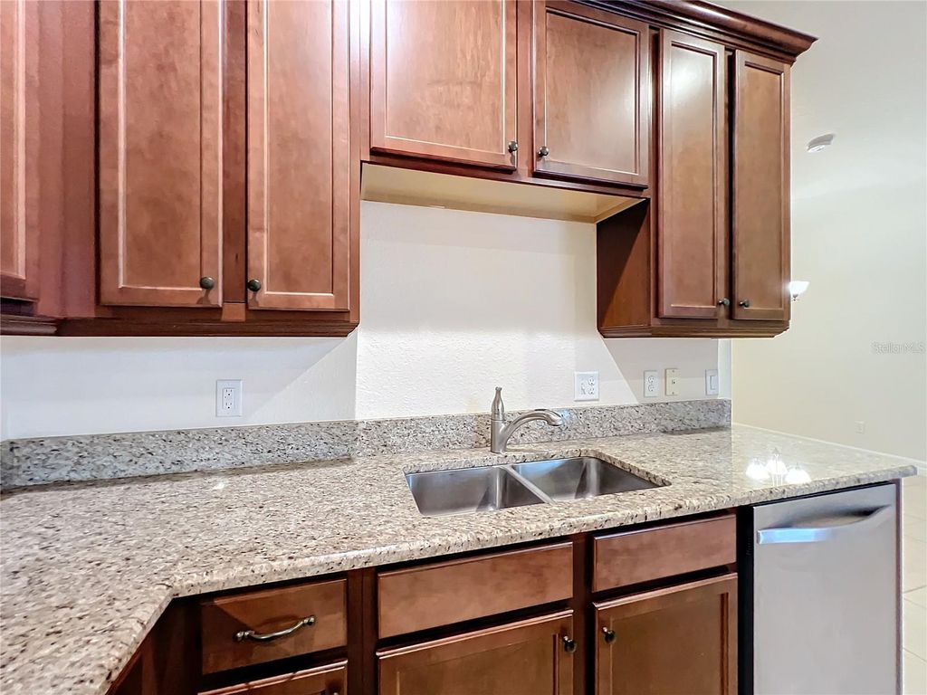 Image 17 of property listing at 10059 EAGLE CREEK CENTER BOULEVARD, Orlando, FL 32832
