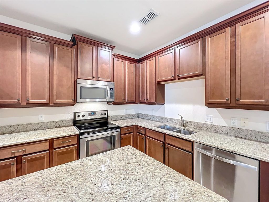 Image 20 of property listing at 10059 EAGLE CREEK CENTER BOULEVARD, Orlando, FL 32832