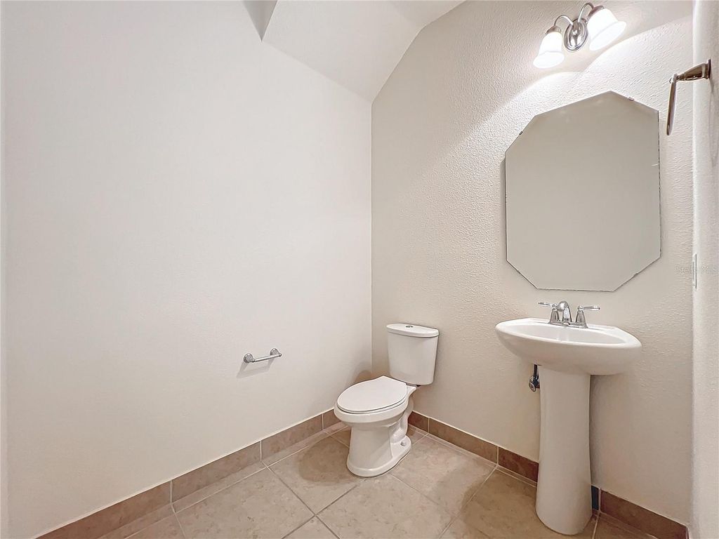 Image 32 of property listing at 10059 EAGLE CREEK CENTER BOULEVARD, Orlando, FL 32832