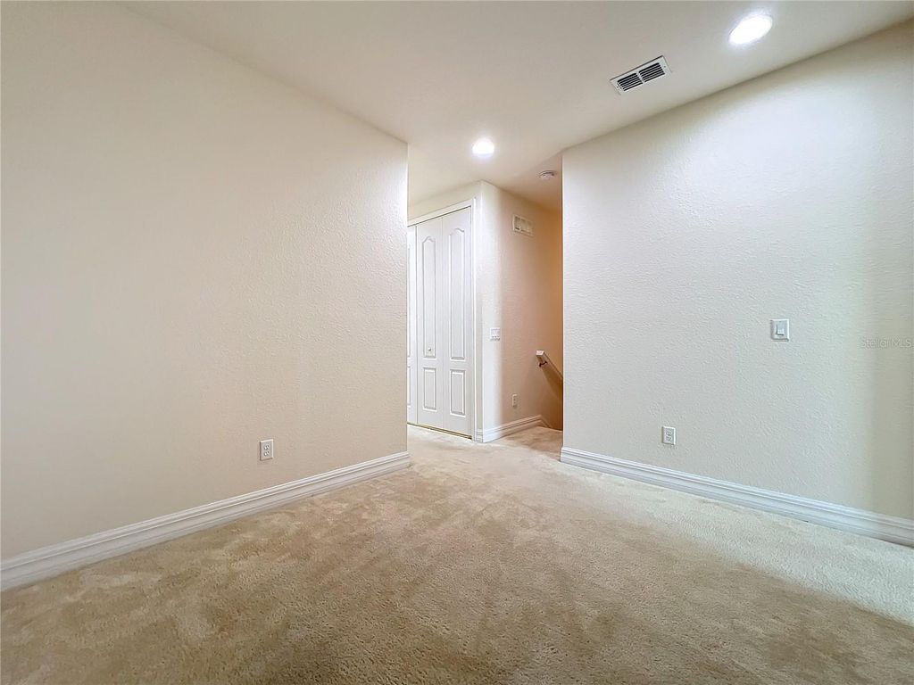 Image 37 of property listing at 10059 EAGLE CREEK CENTER BOULEVARD, Orlando, FL 32832