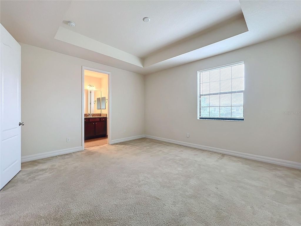 Image 38 of property listing at 10059 EAGLE CREEK CENTER BOULEVARD, Orlando, FL 32832