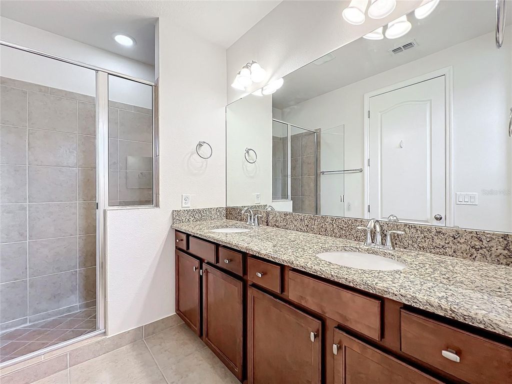 Image 44 of property listing at 10059 EAGLE CREEK CENTER BOULEVARD, Orlando, FL 32832