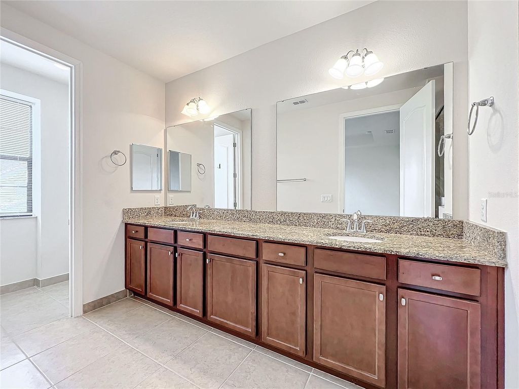 Image 52 of property listing at 10059 EAGLE CREEK CENTER BOULEVARD, Orlando, FL 32832