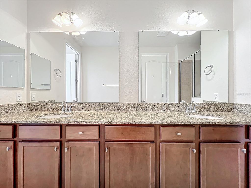 Image 54 of property listing at 10059 EAGLE CREEK CENTER BOULEVARD, Orlando, FL 32832