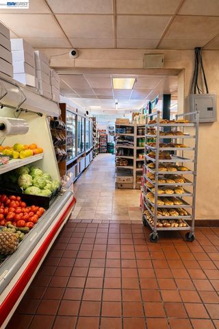 10228 International, Oakland, CA 94603