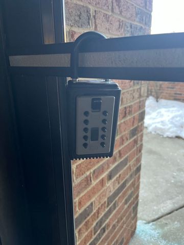 5515 Cromwell Lane M2, Oak Forest, IL 60452