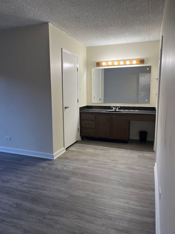 5515 Cromwell Lane M2, Oak Forest, IL 60452