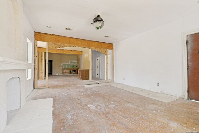 1815 W MAGNOLIA AVE, San Antonio, TX 78201