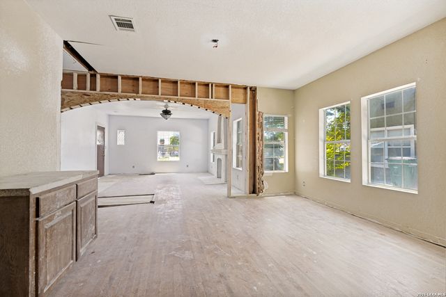 1815 W MAGNOLIA AVE, San Antonio, TX 78201