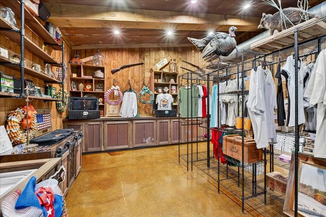 3975 Jarman Hollow Rd, Palmyra, TN 37142