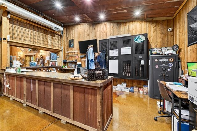 3975 Jarman Hollow Rd, Palmyra, TN 37142