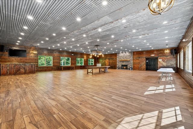 3975 Jarman Hollow Rd, Palmyra, TN 37142