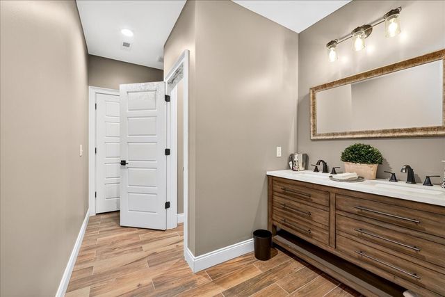 3975 Jarman Hollow Rd, Palmyra, TN 37142