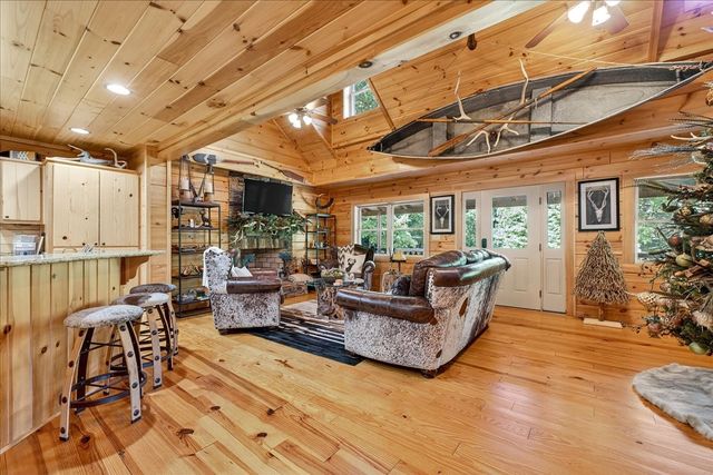 3975 Jarman Hollow Rd, Palmyra, TN 37142