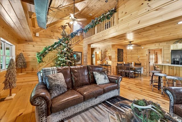 3975 Jarman Hollow Rd, Palmyra, TN 37142