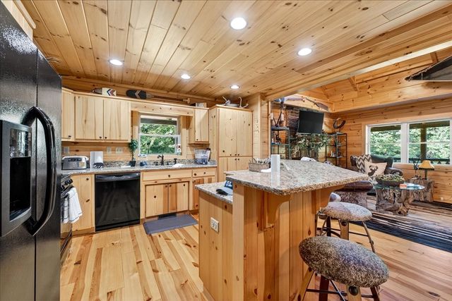 3975 Jarman Hollow Rd, Palmyra, TN 37142