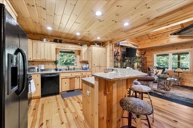 3975 Jarman Hollow Rd, Palmyra, TN 37142