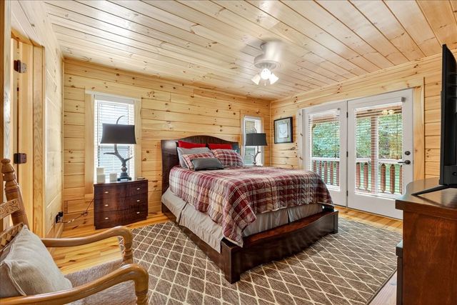 3975 Jarman Hollow Rd, Palmyra, TN 37142