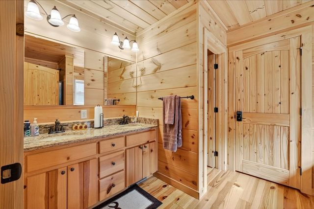 3975 Jarman Hollow Rd, Palmyra, TN 37142