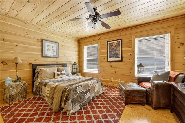 3975 Jarman Hollow Rd, Palmyra, TN 37142