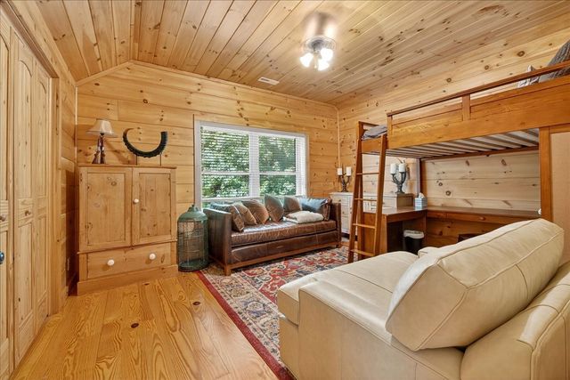 3975 Jarman Hollow Rd, Palmyra, TN 37142