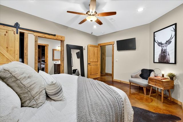 3975 Jarman Hollow Rd, Palmyra, TN 37142