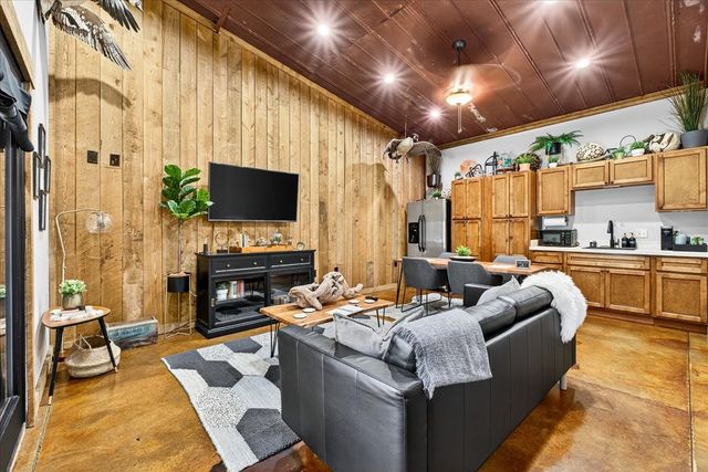 3975 Jarman Hollow Rd, Palmyra, TN 37142