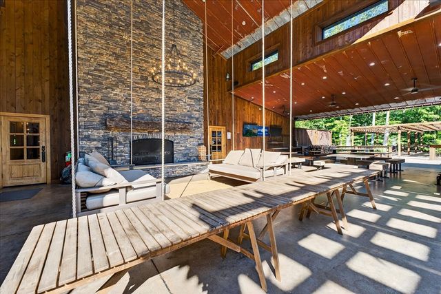 3975 Jarman Hollow Rd, Palmyra, TN 37142