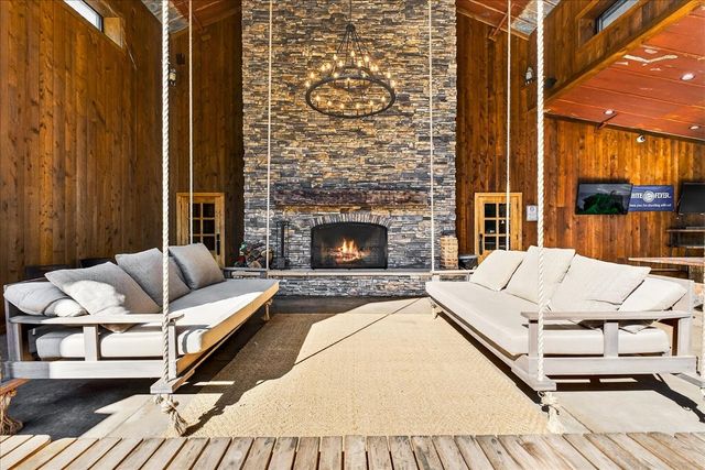 3975 Jarman Hollow Rd, Palmyra, TN 37142