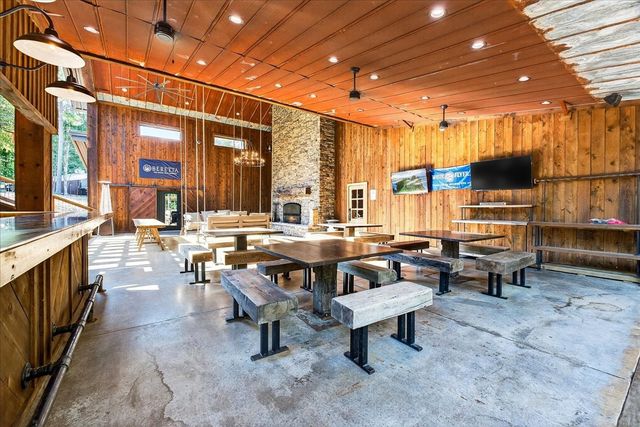 3975 Jarman Hollow Rd, Palmyra, TN 37142