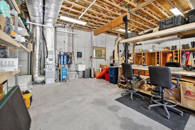 3975 Jarman Hollow Rd, Palmyra, TN 37142