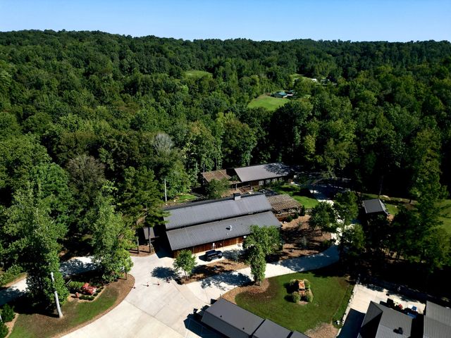 3975 Jarman Hollow Rd, Palmyra, TN 37142