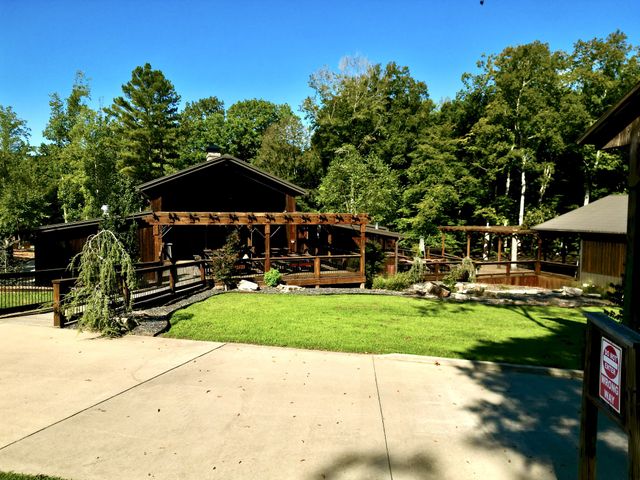 3975 Jarman Hollow Rd, Palmyra, TN 37142