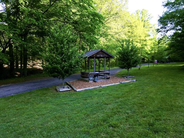 3975 Jarman Hollow Rd, Palmyra, TN 37142