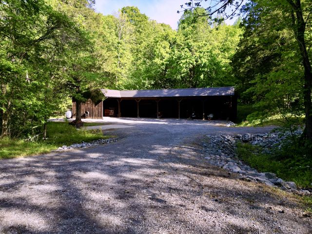 3975 Jarman Hollow Rd, Palmyra, TN 37142