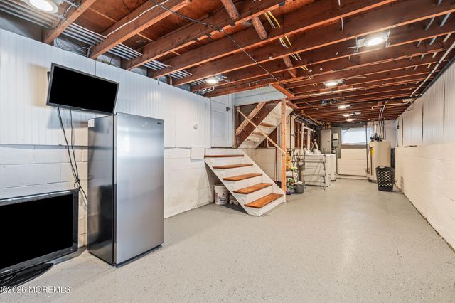 27 Branch Road, Oakhurst, NJ 07755