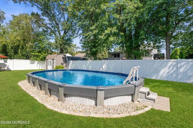 27 Branch Road, Oakhurst, NJ 07755