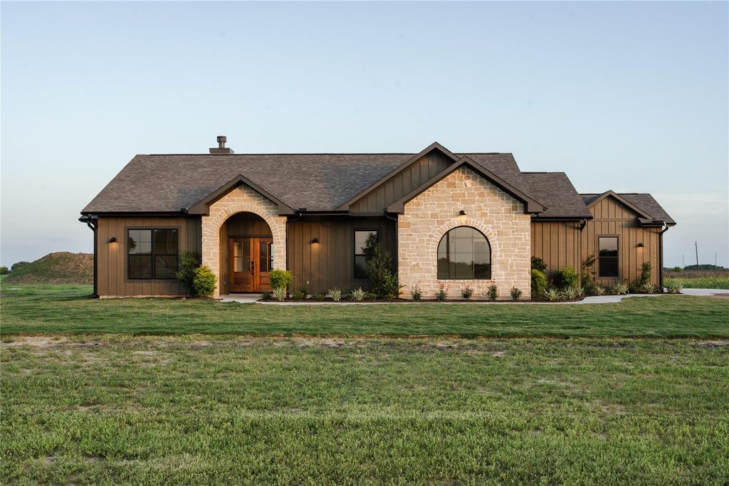 15855 County Rd 268, East Bernard, TX 77435