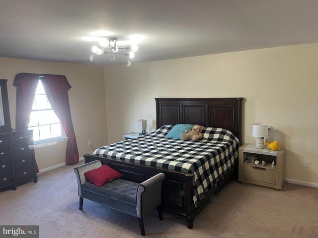 121 NANTUCKET DR, Reading, PA 19605