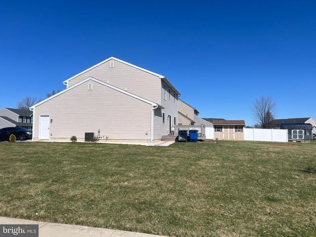 121 NANTUCKET DR, Reading, PA 19605