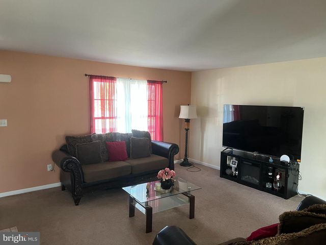 121 NANTUCKET DR, Reading, PA 19605