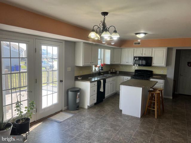 121 NANTUCKET DR, Reading, PA 19605