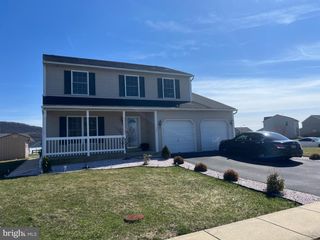 121 NANTUCKET DR, Reading, PA 19605