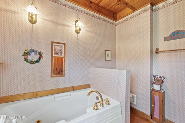 1130 Thompson Bridge Rd, Maryville, TN 37801