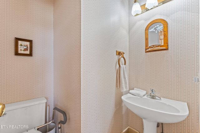 1130 Thompson Bridge Rd, Maryville, TN 37801