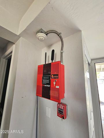 6013 W CLAREMONT Street, Glendale, AZ 85301